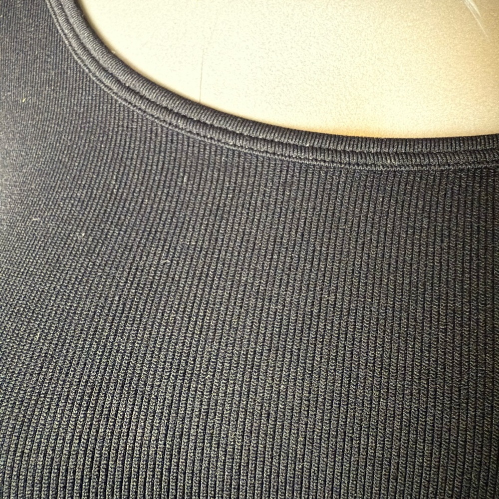 Elegant Black Long Sleeve Crop Top - Picture 8 of 8